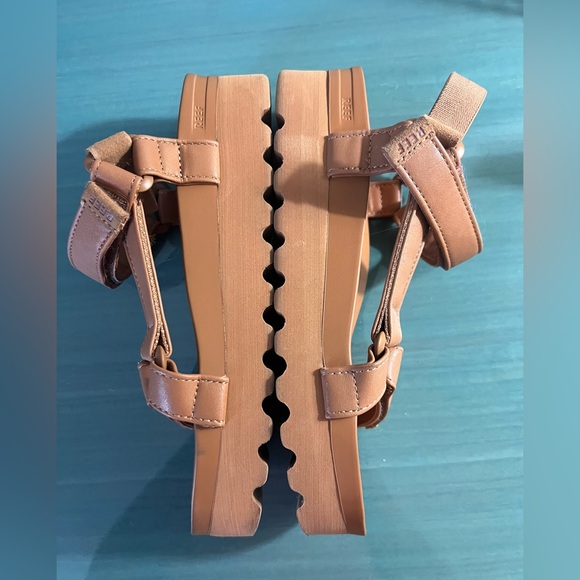 Reef Platform Cushion Rem Hi Sandals - Picture 7 of 11